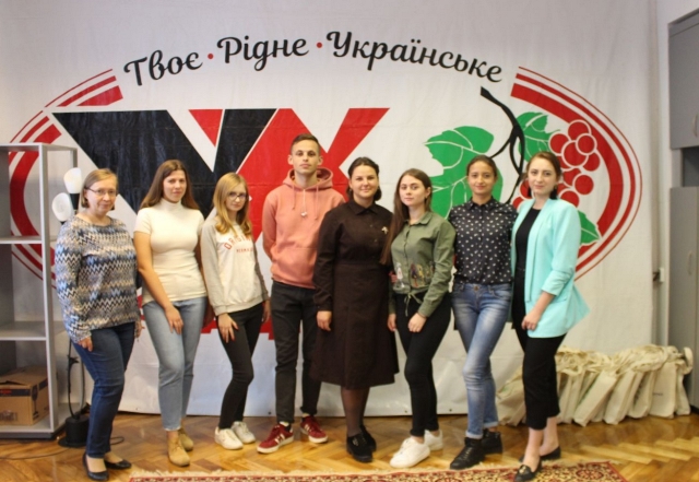 Студенти на УХ-радіо